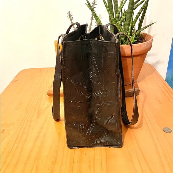 T. Saldivar Black Tooled Leather Classic Shoulder Bag Handbag Purse Tote - Picture 4 of 8